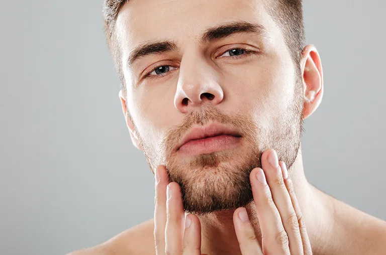 Kuntur Clinic clinica capilar experta en microinjertos de barba para hombres en Barcelona