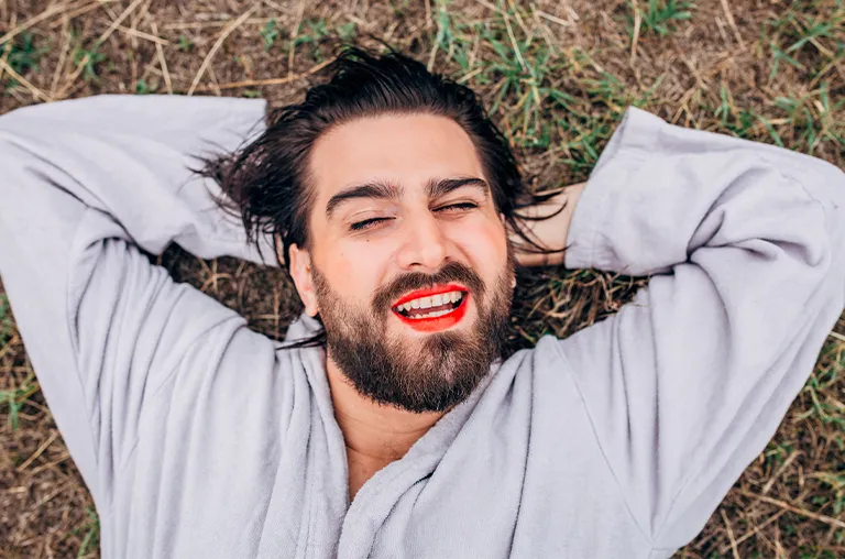 Kuntur Clinic clinica estetica especialista en microinjerto de barba para personas trans en la ciudad de Barcelona