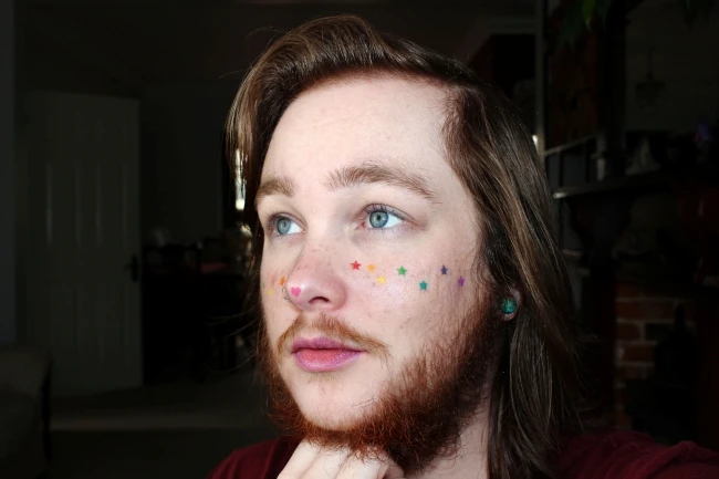 Kuntur Clinic clinica capilar especializada en realizar microinjertos de cejas para colectivo trans en la provincia de Barcelona