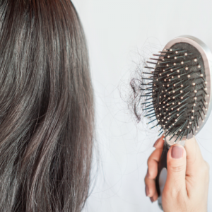 ¿Se recupera el pelo perdido en la menopausia_