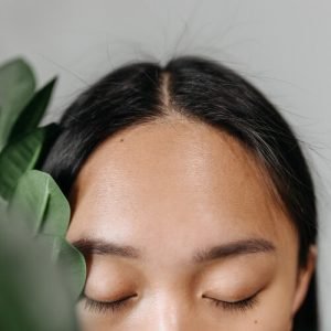 Procedimiento y precio del injerto capilar en la frente para mujeres en Kuntur Clinic en Barcelona