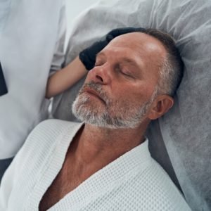 Descubre todo sobre la clínica líder en injertos capilares Kuntur Clinic situada en la ciudad de Barcelona